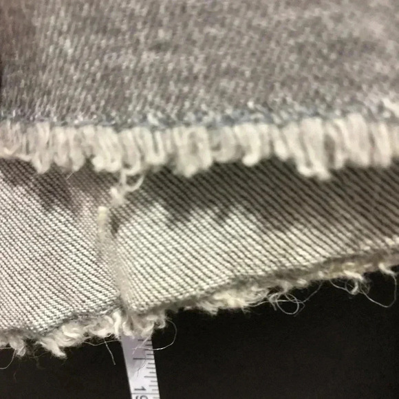 Levi Strauss Signature Denim shorts high-rise 3” Light Gray Wash,Frayed hem - Picture 5 of 6